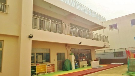 すずな保育園　外壁塗装施工後（壁：微弾性フィラーマスチックローラー塗りの上シリコントップ2回塗り　天井：天井用軽量塗料塗り）